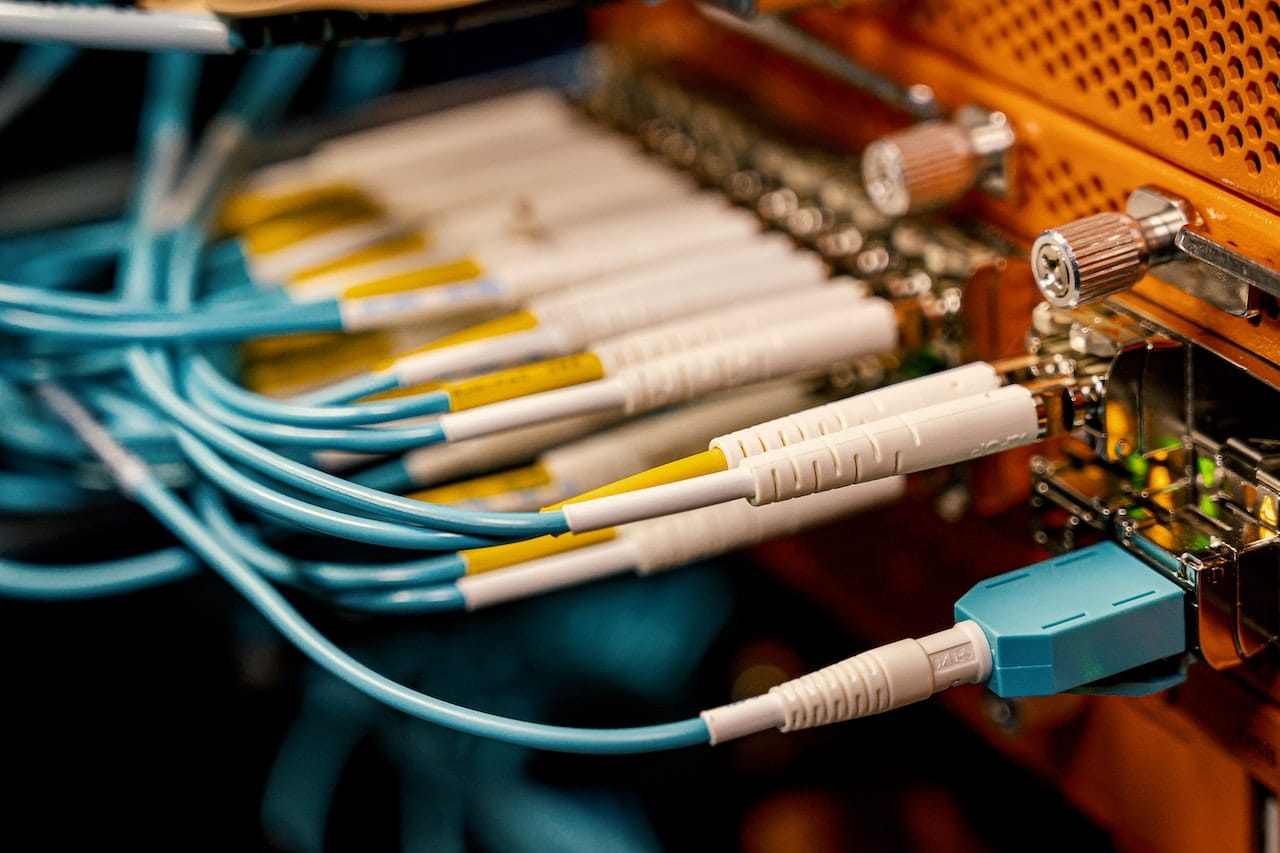 Internet de cabo e fibra qual a diferenca e vantagens de cada tipo